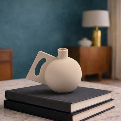 Vaso Decorativo Detalhe Formas Retas em Cerâmica  Branco